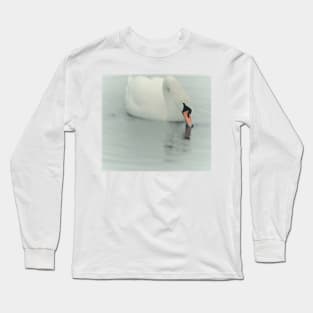 THE ROYALS LIKE SWANNING AROUND..! Long Sleeve T-Shirt